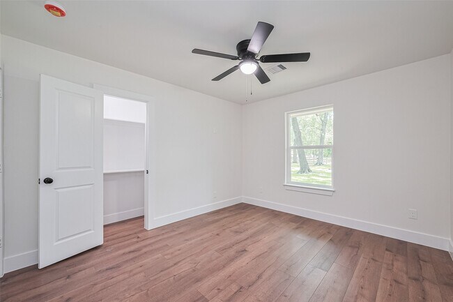 Foto del edificio - 23227 Albert Dr