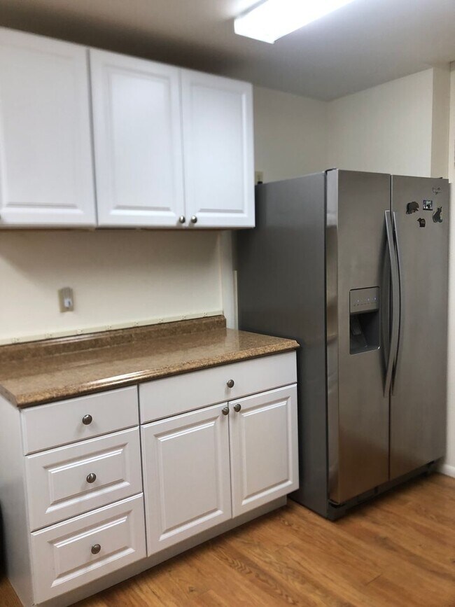 Foto del edificio - *UTILITIES INCLUDED!* Two Bedroom Apartmen...