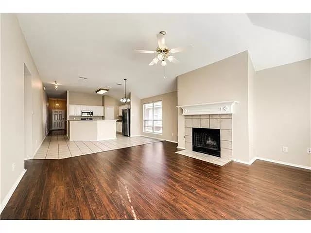 Foto del edificio - 9117 Newport Ln