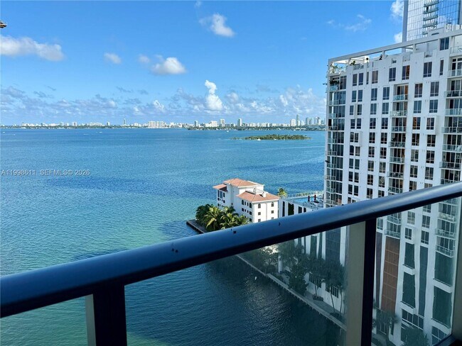 Foto del edificio - 460 NE 28th St