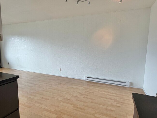 Foto del edificio - Lovely Fremont 2 Bedroom - Stellar Location! AVAILABLE 8/10/2026!