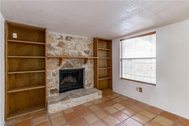 Foto del edificio - 4200 Everest Ln