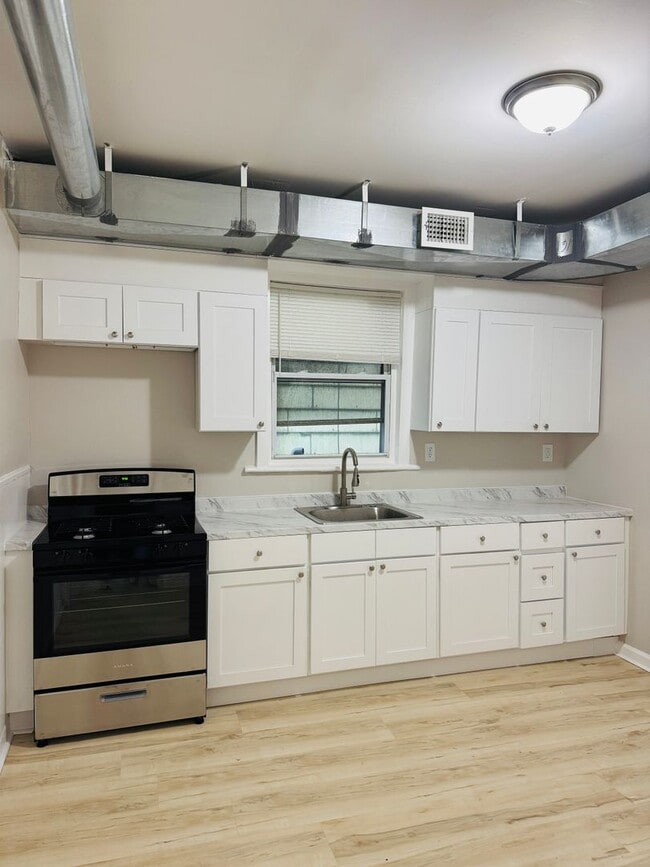 Building Photo - 38 S 17th St