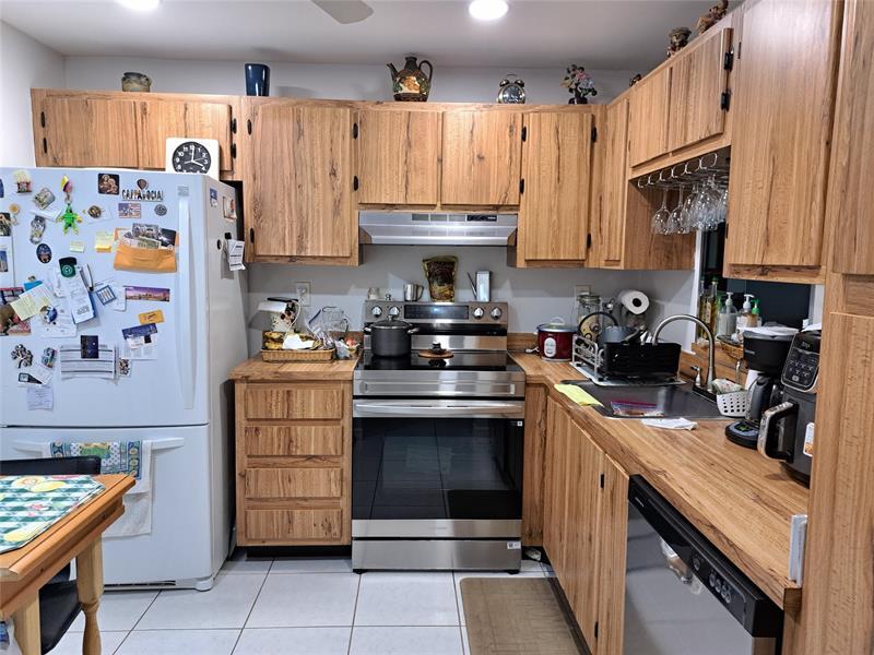 Primary Photo - 6751 N University Dr