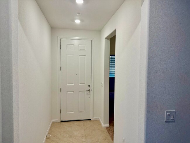 Foto del edificio - 1570 Pinchot Dr