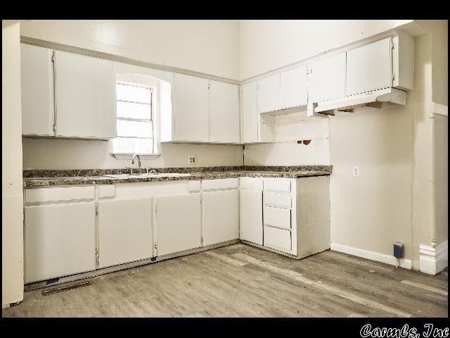 Building Photo - 4309 W 10th St