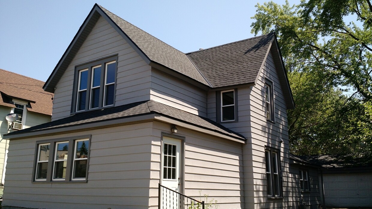 Primary Photo - 1907 University Ave NE