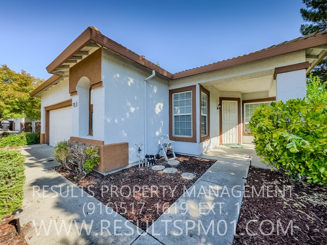 Building Photo - Lovely 4 bedroom Roseville home Olympus po...