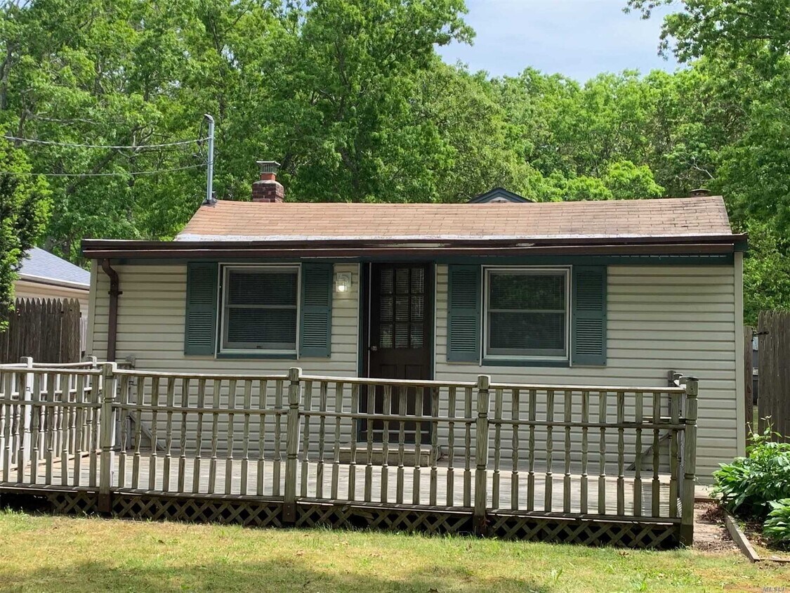 252 River Rd, Shirley, NY 11967 House Rental in Shirley, NY