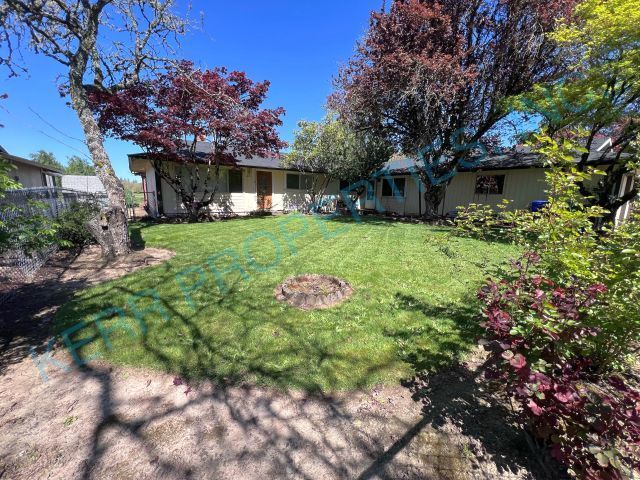 Building Photo - Cozy 2-Bedroom Duplex with Fireplace Charm...