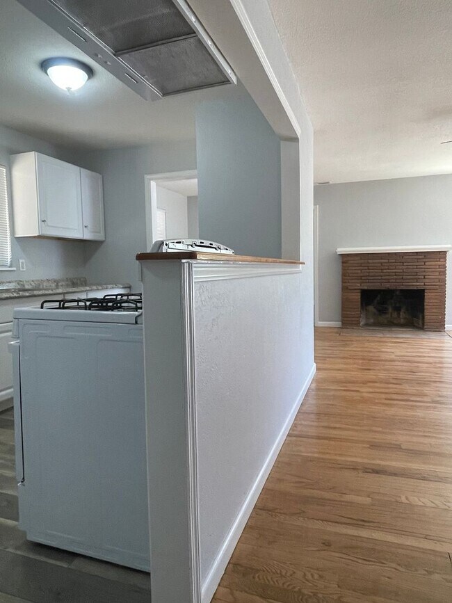 Building Photo - SPACIOUS 4 BED 2 BATH HOUSE WITH LARGE FENCED BACKYARD IN SHASTA LAKE