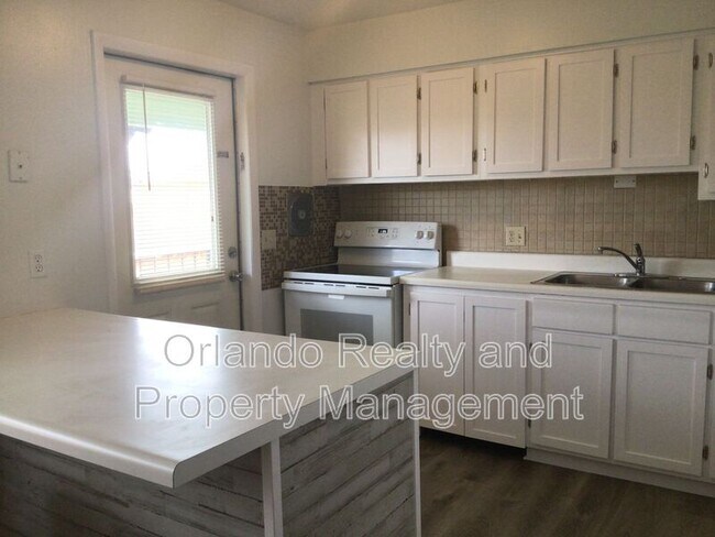 Building Photo - 1657 W Oak Ridge Rd