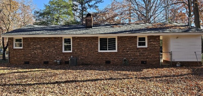 Foto del edificio - 2701 Patrick Rd