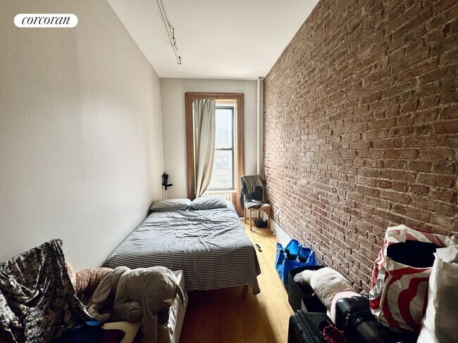 Building Photo - 45 W 85th St