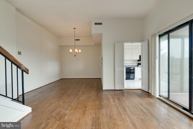 Building Photo - 122 Roberts Ln