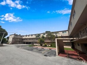 Building Photo - 1201 SW 42nd Ave