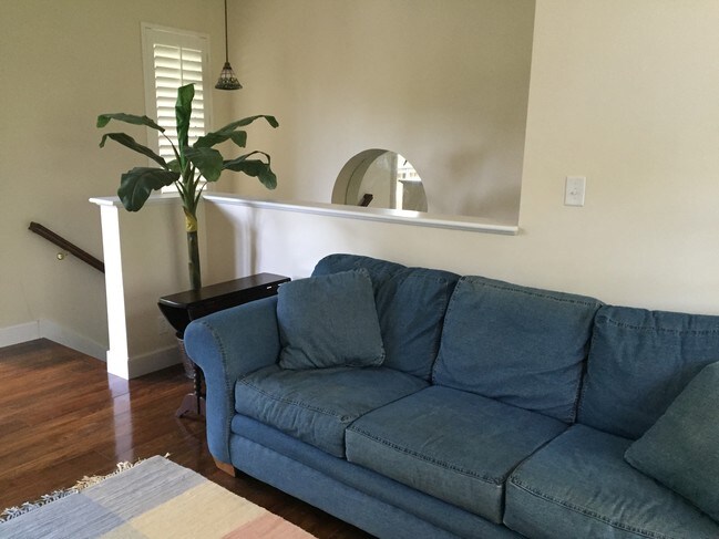 Sala de estar - 4441 15th Ave SW