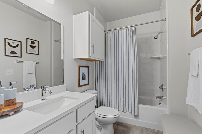 Guest Bathroom - 152 Northland