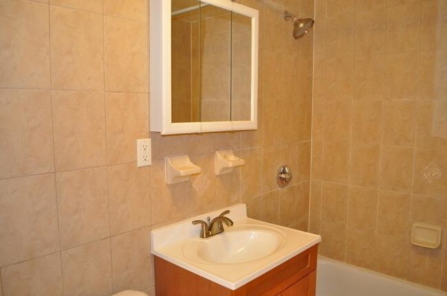 Foto del edificio - 158 E 100th St