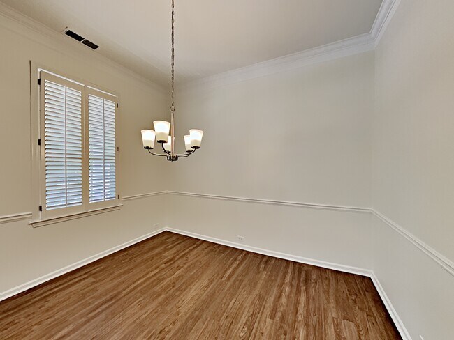 Building Photo - 253 Monarch Village Way