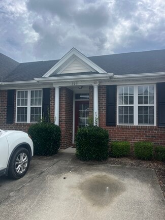 Building Photo - 323 Monlandil Dr