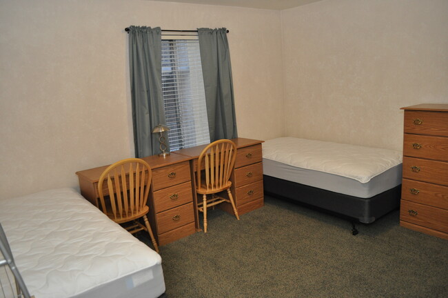 Building Photo - 761 E 820 N