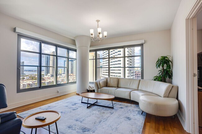 Building Photo - Luxury Fully Furnished Corner Unit with Breathtaking Bay & City Views