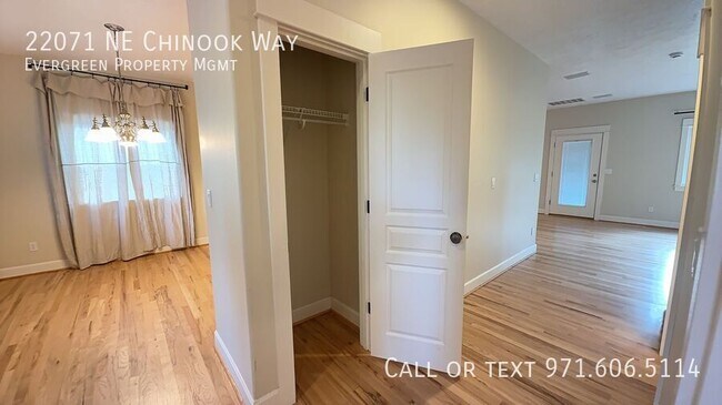 Foto del edificio - 22071 NE Chinook Way