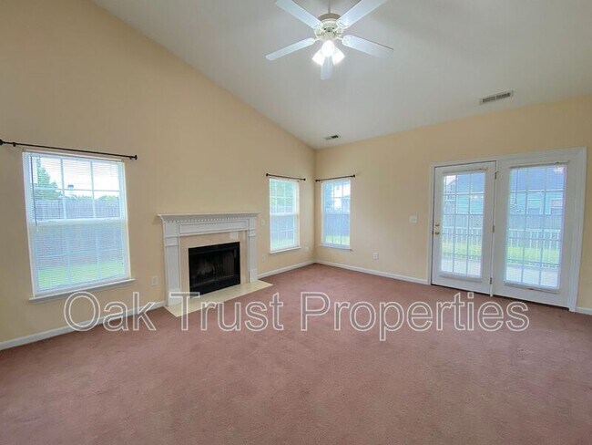Building Photo - 119 Speer St