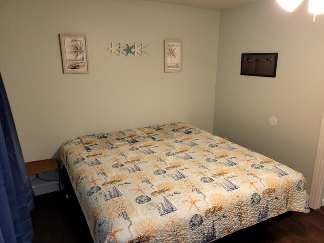 Building Photo - 1809 Hillcrest Dr 406A