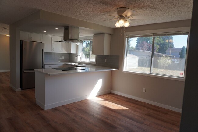 Building Photo - 2909 NE 135th Ave