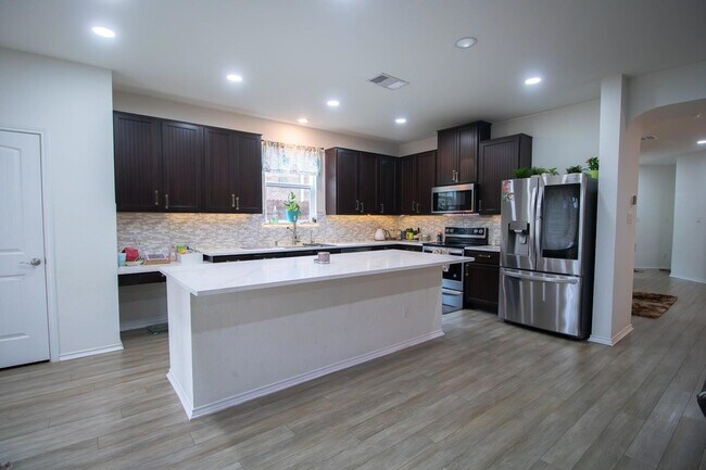 Foto del edificio - 2105 Ebony Dove St