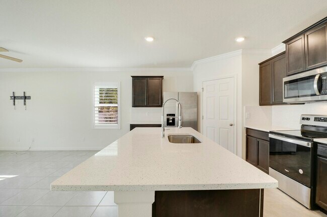 Building Photo - 1455 SW Bartell Ave