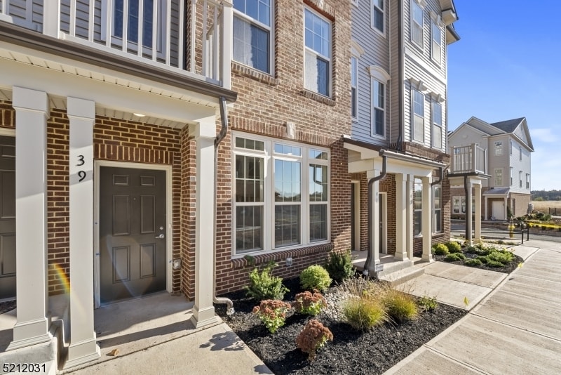 39 Robeson St, Somerville, NJ 08876 Townhome Rentals in Somerville NJ