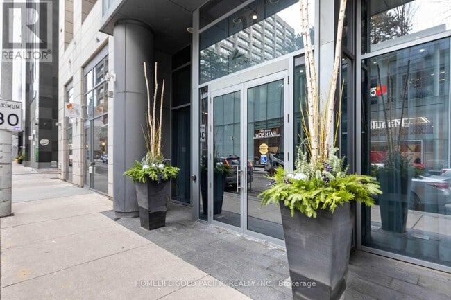 Building Photo - 21 Balmuto St