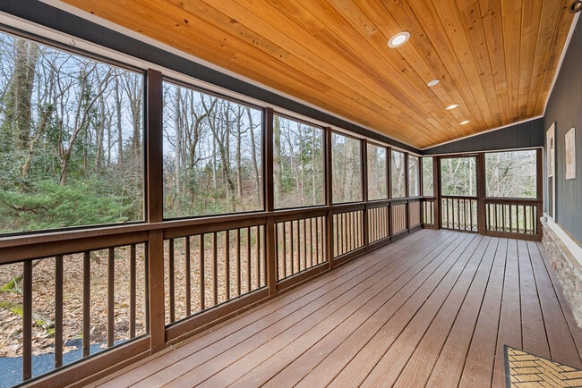 Foto del edificio - 89 Silas King St