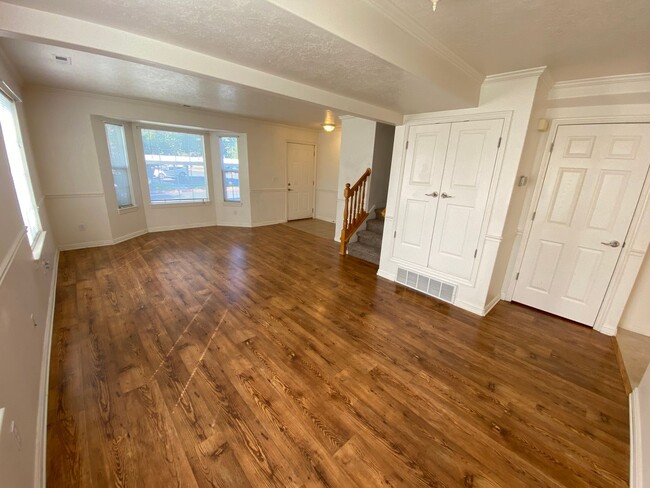 Building Photo - Great Provo Townhome!!