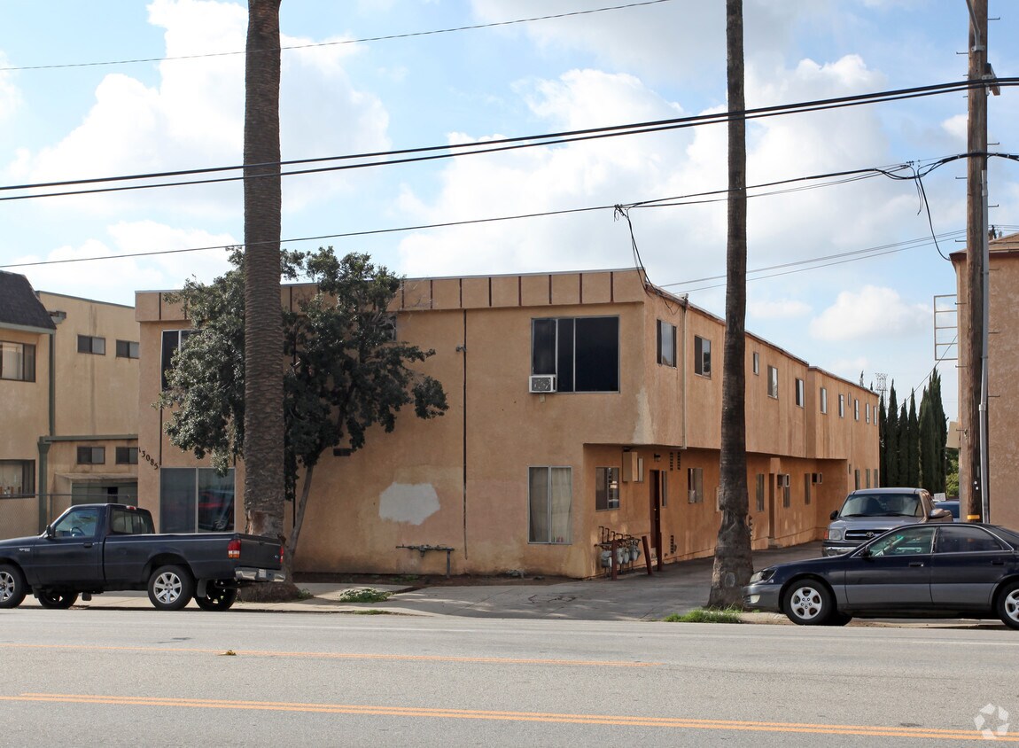 Primary Photo - 13087-13089 San Fernando Rd
