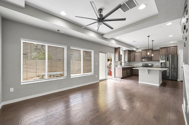 Building Photo - $2,550.00, 3 bed, 2.5 bath located in Colo...