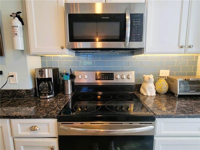 Building Photo - 18 Palmer St