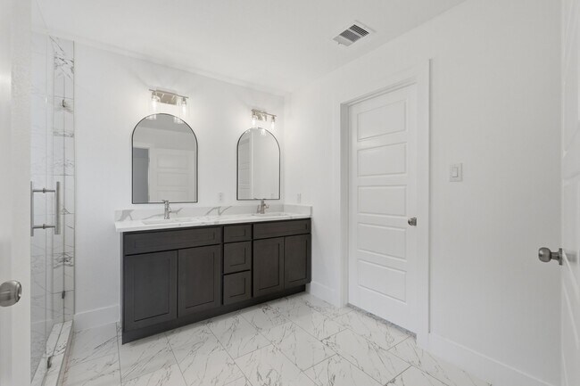 Building Photo - 13146 Lake Conroe Bay Rd