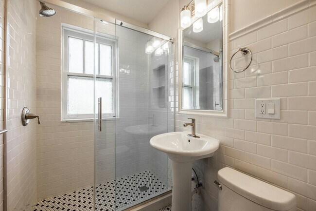 Building Photo - 6411 N Talman Ave