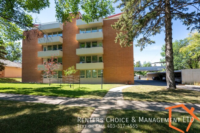 Building Photo - Main Floor Unit Secured Entry, Elevator, Gas & Water Included