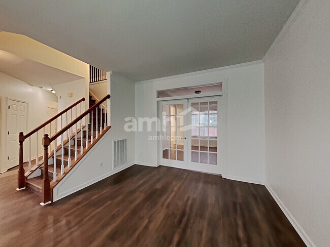 Building Photo - 1513 Cardinal Lane