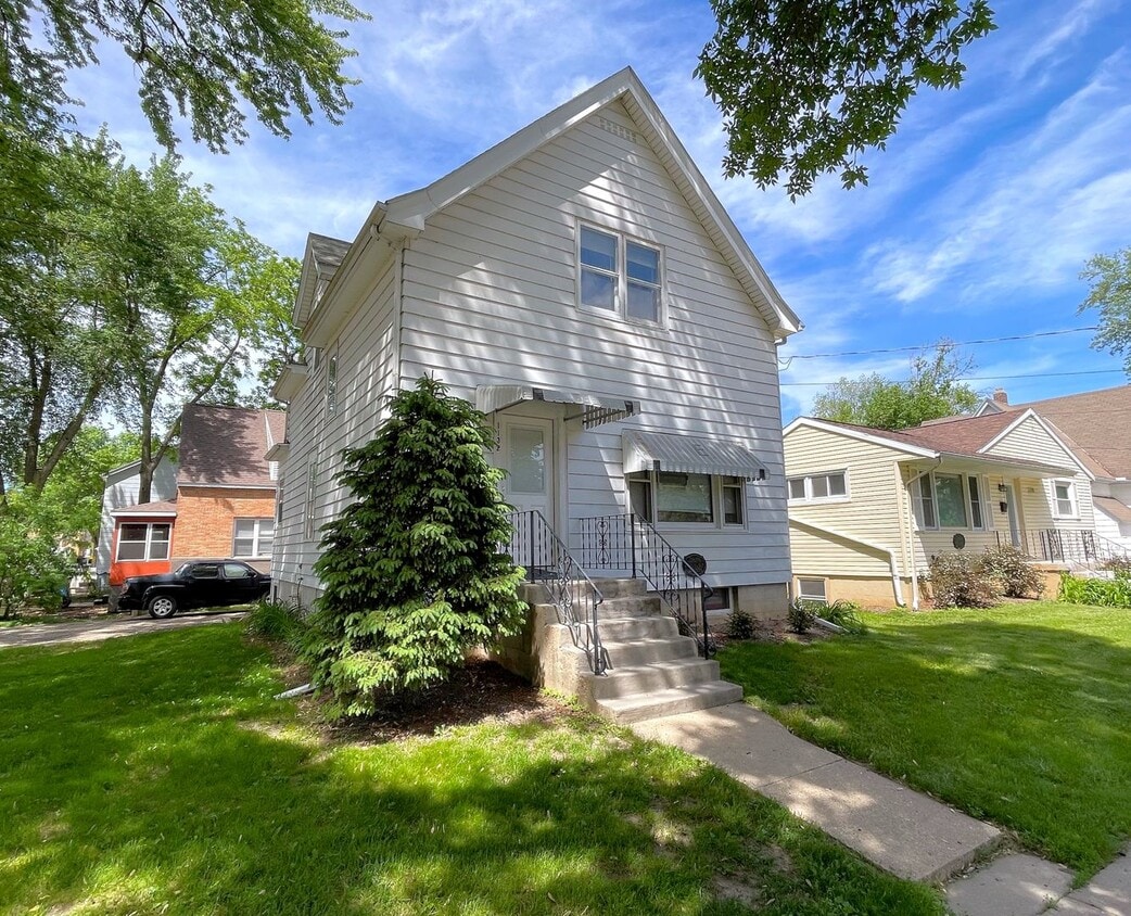 Primary Photo - 1132 Milton St