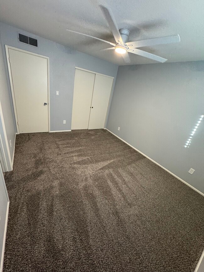 Building Photo - 10421 W Puget Ave