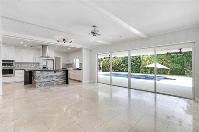 Foto del edificio - 7775 SW 145th St