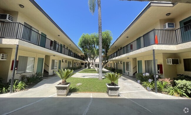 Building Photo - Stonegate Apartments
