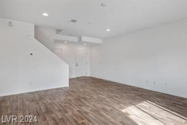 Building Photo - Gorgeous Modern 4 Bedroom Home in Gated Co...