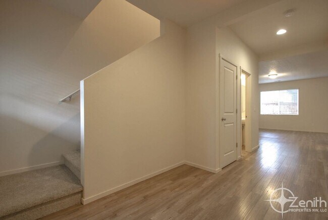 Building Photo - 1400 NE 85th Way